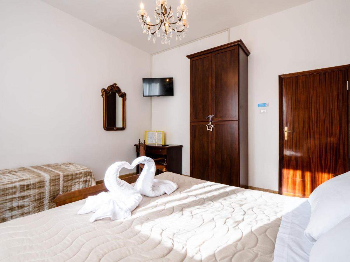 Casa Mafalda - Rooms, Friends And More - Affittacamere, Guest House 세니갈리아 외부 사진